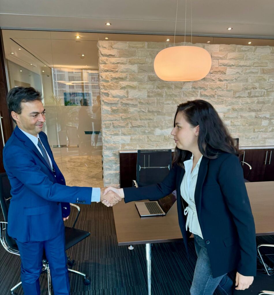 Votre assistante Optimadmin en relation avec vos prestataires et administrations